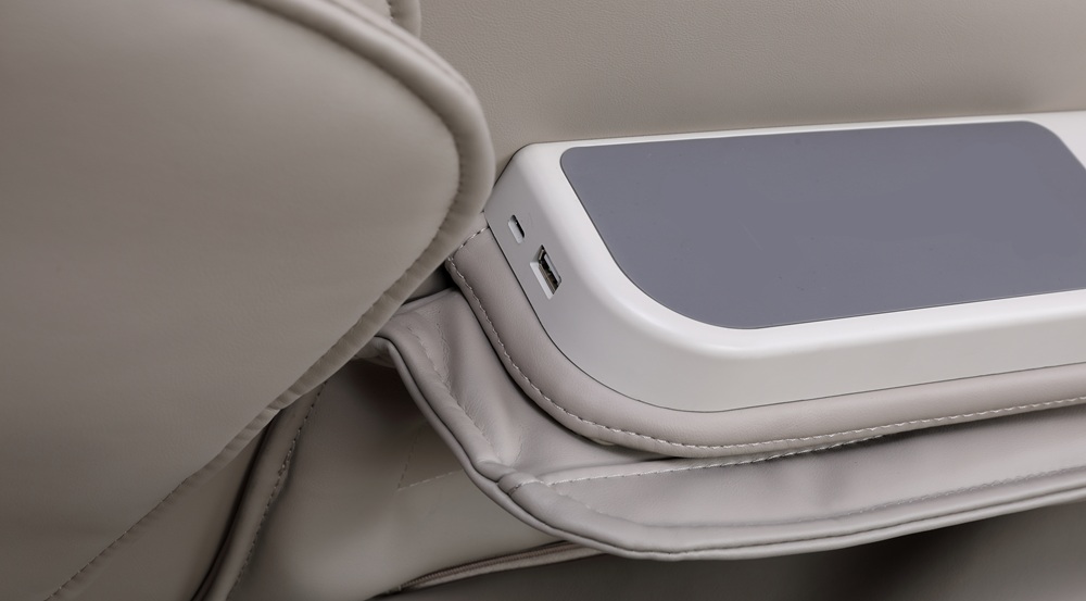 Bionwell iCare 4D masszázsfotel - vezetékes USB A és USB C telefontöltési lehetőség