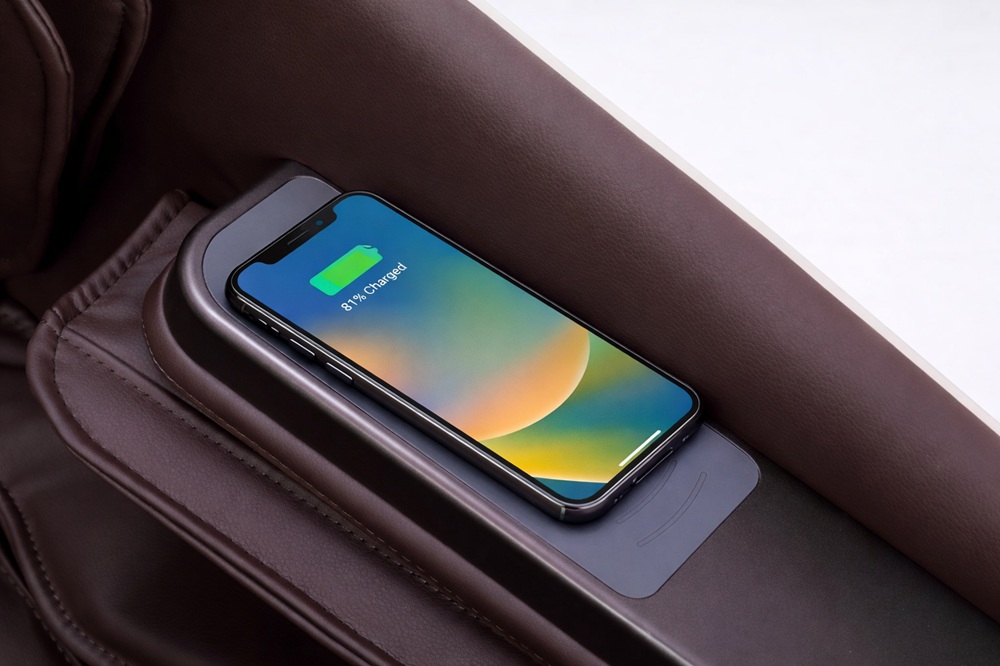 Bionwell iCare 4D masszázsfotel - vezeték nélküli telefontöltési lehetőség