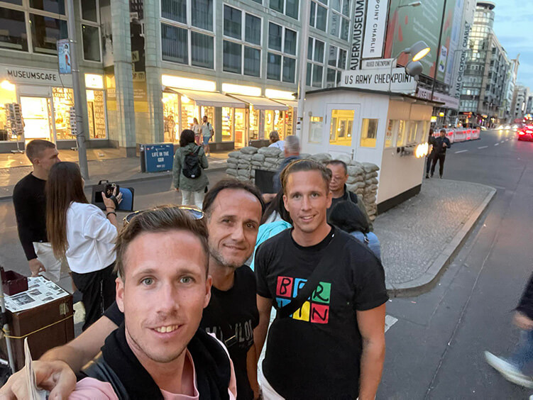 Bionwell munkatársak Berlinben - Checkpoint Charlie